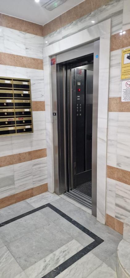 Plaza Santa Ana Apartment Benidorm Bagian luar foto