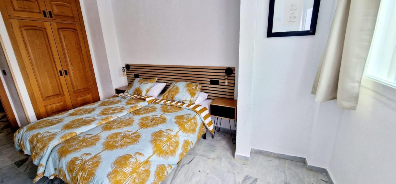 Plaza Santa Ana Apartment Benidorm Bagian luar foto